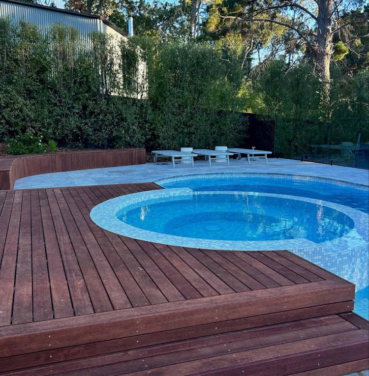 Curved Swimming Pool Designs