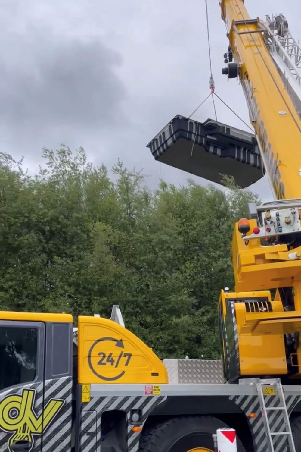 Swimming Pool Crane Install